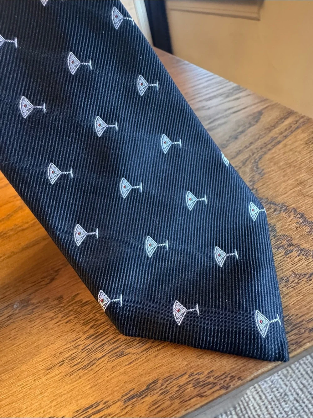 J CREW MEN'S TIE BLACK Martini Glass CUPS PRINT Skinny Tie 100% Silk
